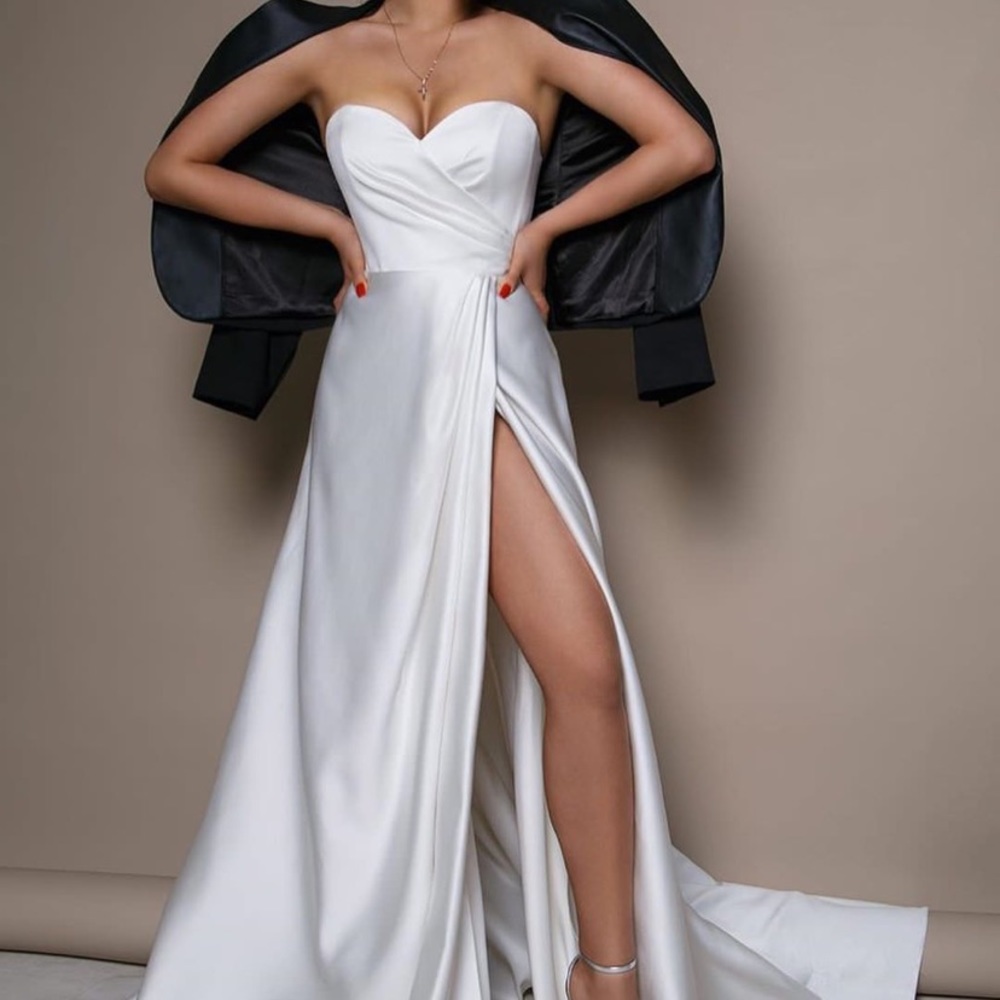 Ave Blantie wedding dress